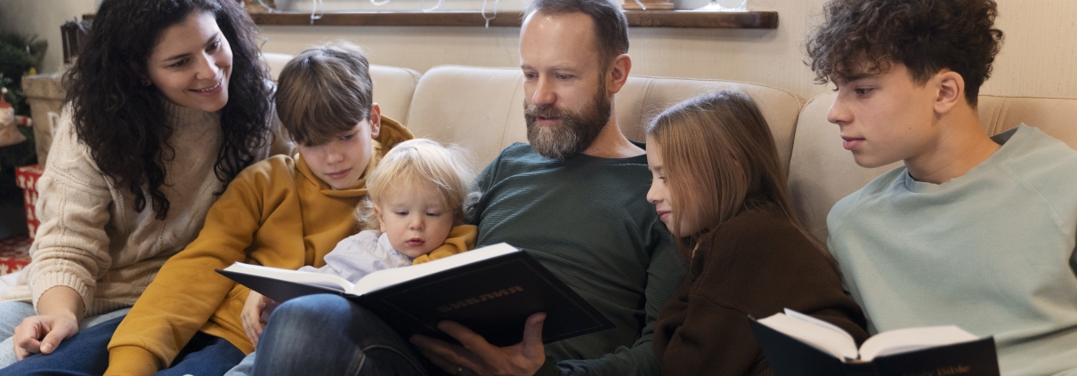 christian-family-praying-together-train-up-a-child